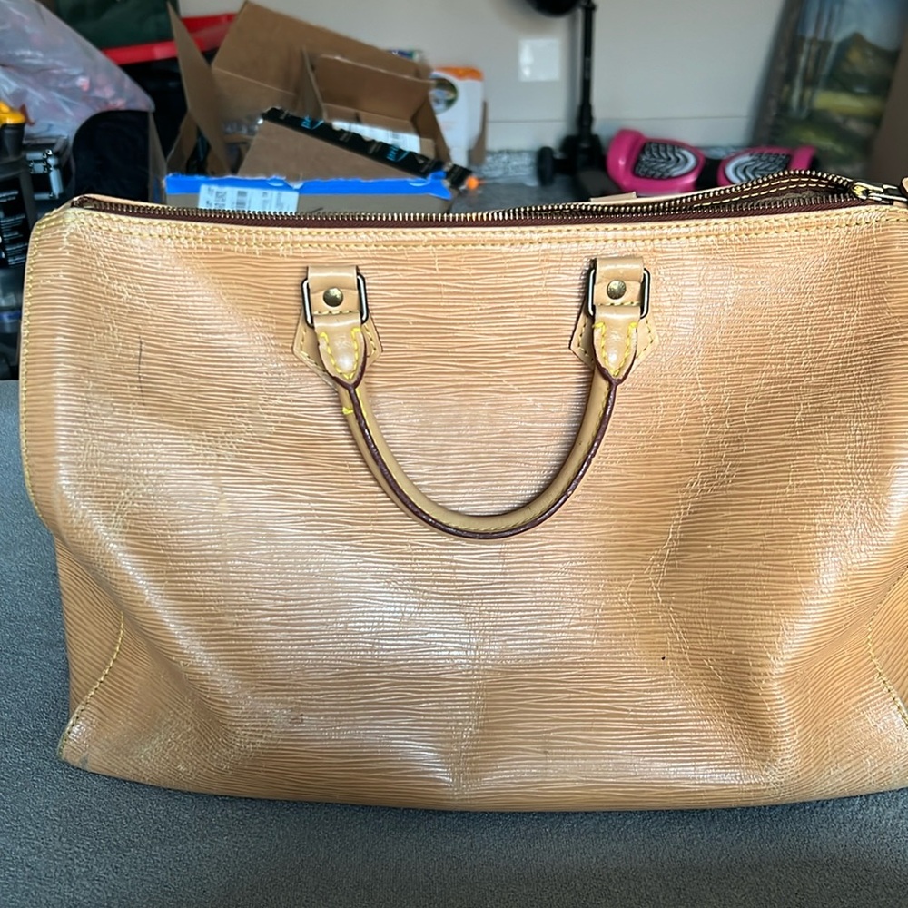 Louis Vuitton vintage epi 35